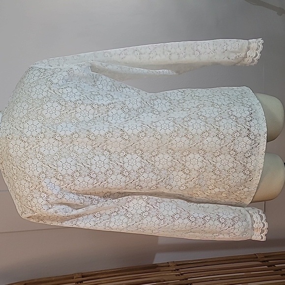 White lace blouse vintage by Carefree Fashions out of Scottsdale AZ size… - Picture 8 of 13